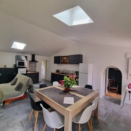 Jolie Maison Renovee Avec Jardin * Esnandes