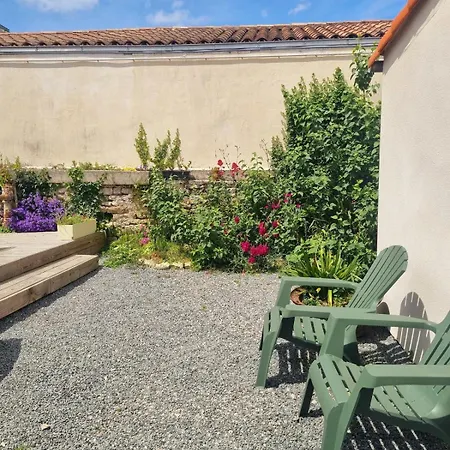 Jolie Maison Renovee Avec Jardin Holiday home Esnandes